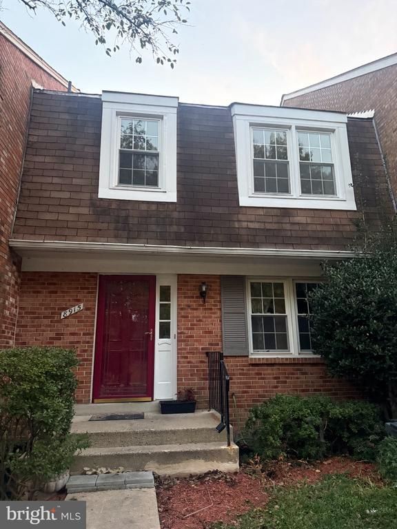8915 Grandstaff Ct, Springfield, VA 22153
