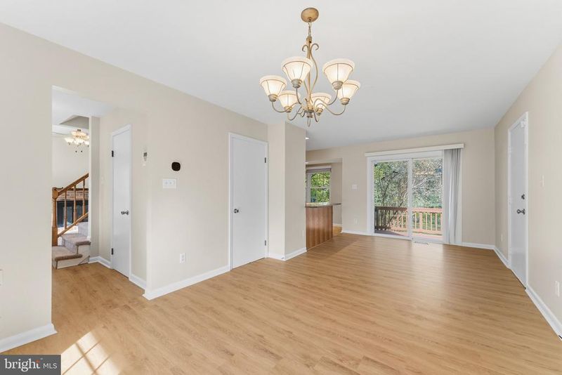 1465 Kingstream Dr, Herndon, VA 20170