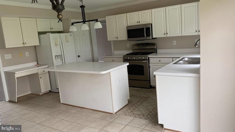1614 Angelwing Dr, Silver Spring, MD 20904