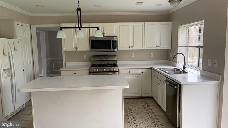 1614 Angelwing Dr, Silver Spring, MD 20904