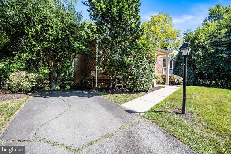 1317 Macbeth St, Mclean, VA 22102