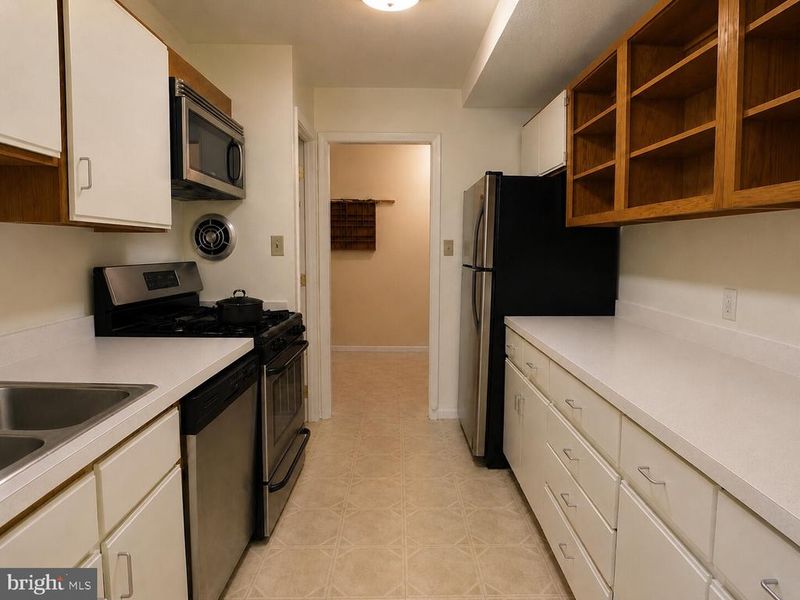 1935 Wilson Ln #T3, Mclean, VA 22102