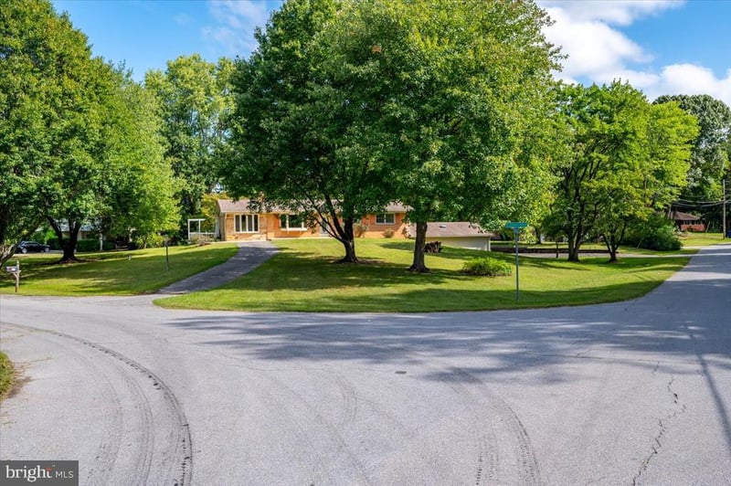 5611 Park Dr, Bowie, MD 20715