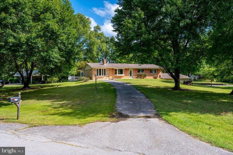 5611 Park Dr, Bowie, MD 20715