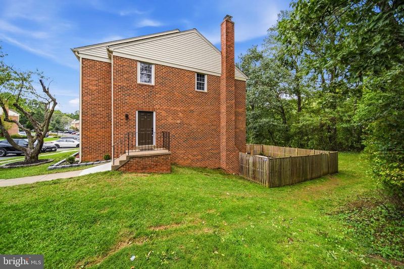 9735 Lakepointe Dr, Burke, VA 22015