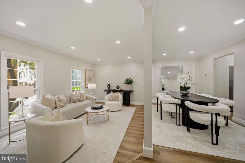 9735 Lakepointe Dr, Burke, VA 22015