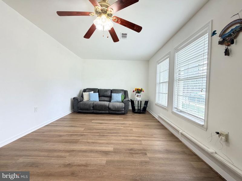 115 E Concord Ct, Sterling, VA 20164