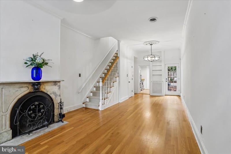 211 5th St SE, Washington, DC 20003