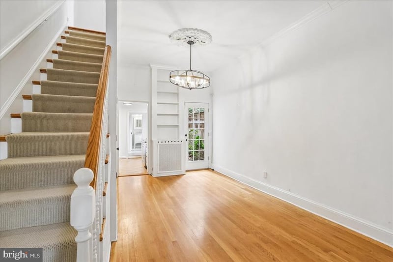 211 5th St SE, Washington, DC 20003