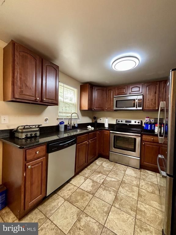 45 Quincy Ct, Sterling, VA 20165