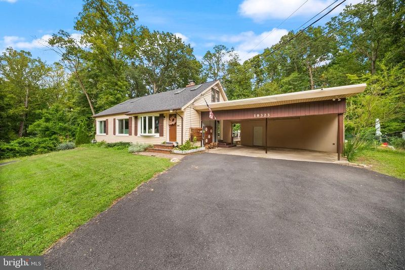 18323 Sharon Rd, Triangle, VA 22172