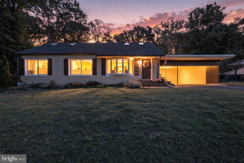 18323 Sharon Rd, Triangle, VA 22172