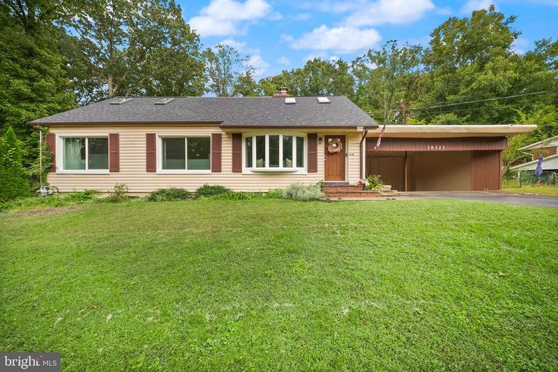 18323 Sharon Rd, Triangle, VA 22172