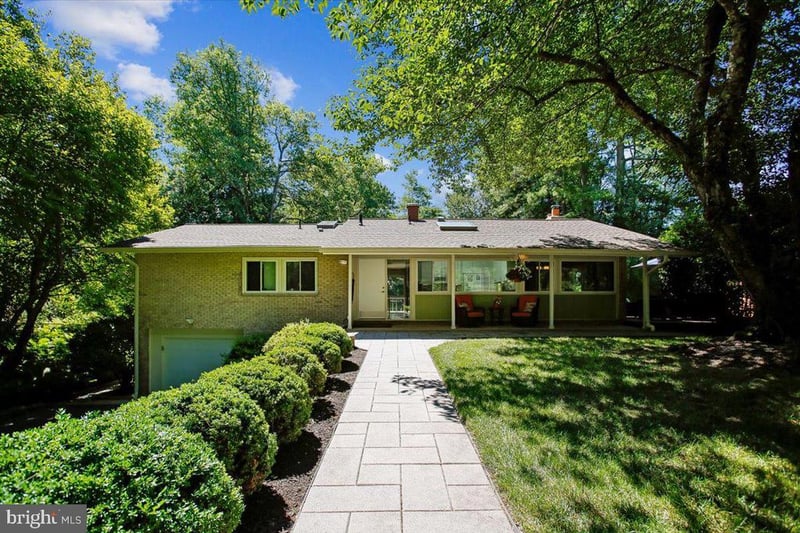 8308 Lilly Stone Dr, Bethesda, MD 20817