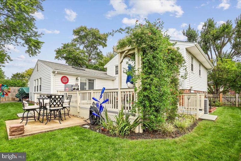 14705 Algretus Dr, Centreville, VA 20120
