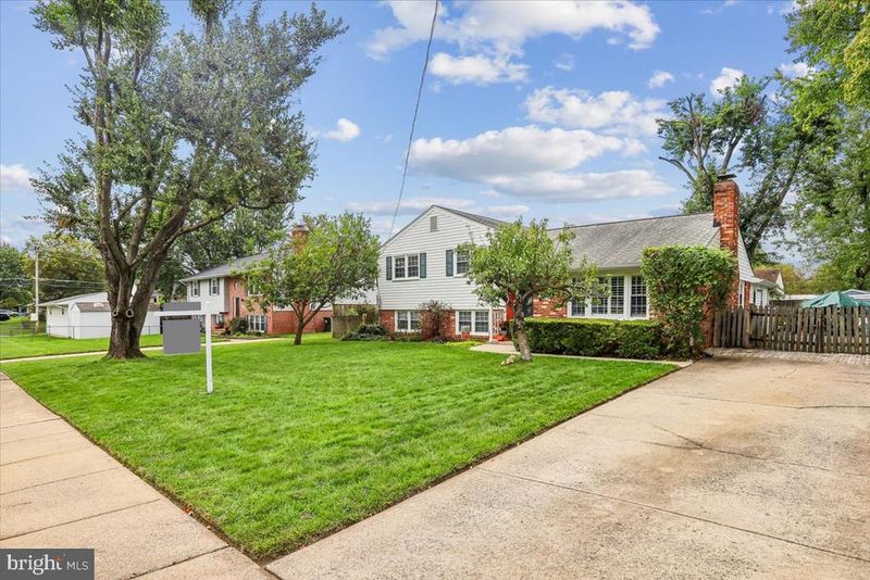 14705 Algretus Dr, Centreville, VA 20120