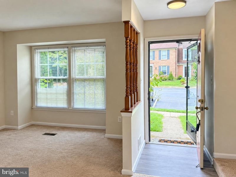 6281 Rathlin Dr, Springfield, VA 22152
