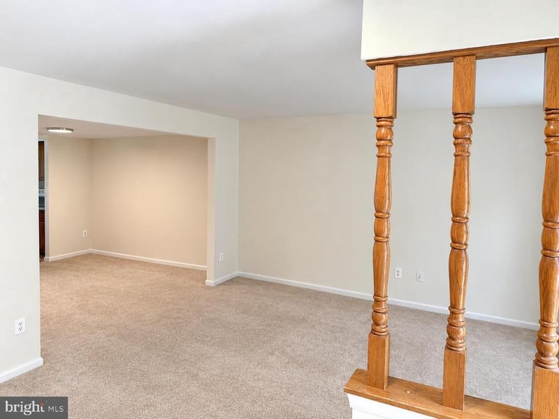 6281 Rathlin Dr, Springfield, VA 22152
