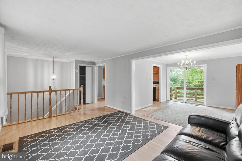 2003 Woodford Rd, Vienna, VA 22182