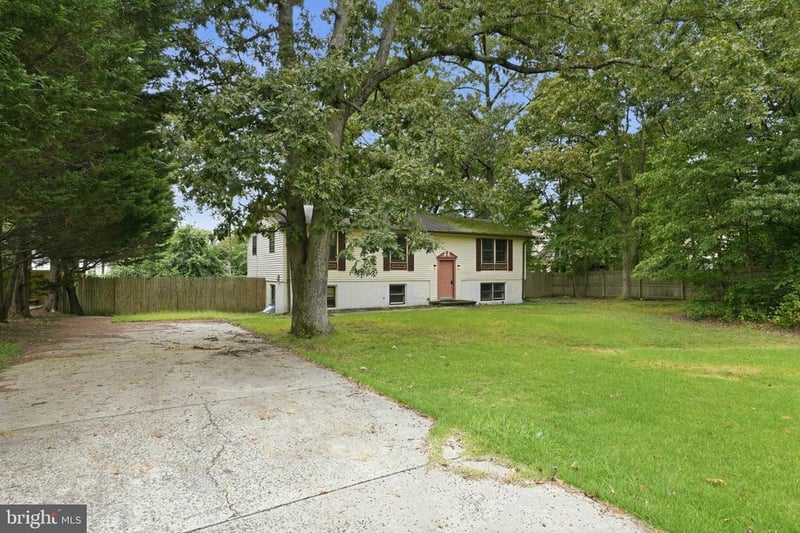 2003 Woodford Rd, Vienna, VA 22182