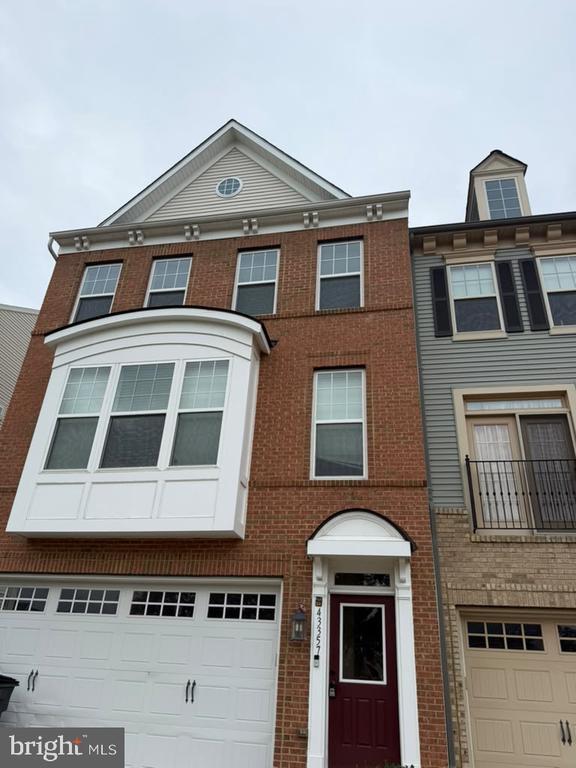 43357 Hominy Ter, Chantilly, VA 20152