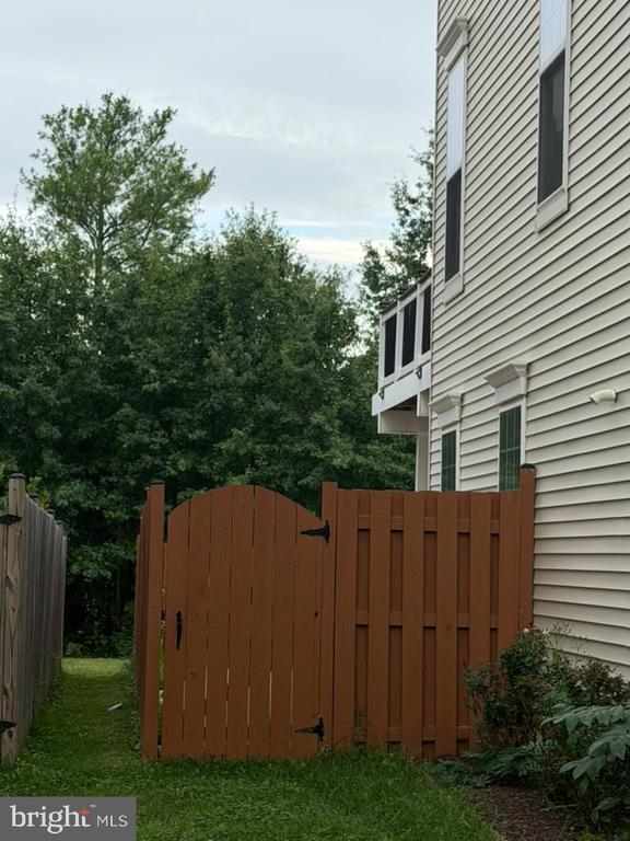 43357 Hominy Ter, Chantilly, VA 20152