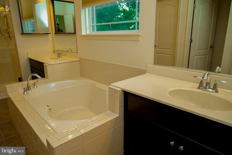 18 Farmview Dr, Stafford, VA 22554