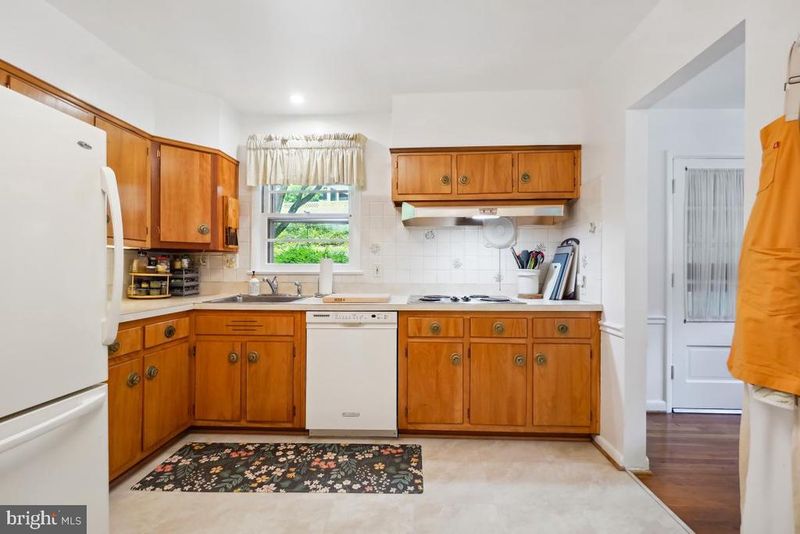 8504 Sundale Dr, Silver Spring, MD 20910