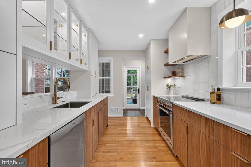 3728 Albemarle St NW, Washington, DC 20016