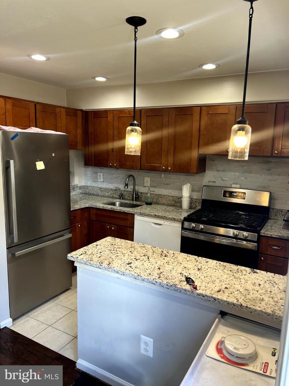 11124 Rock Garden Dr, Fairfax, VA 22030