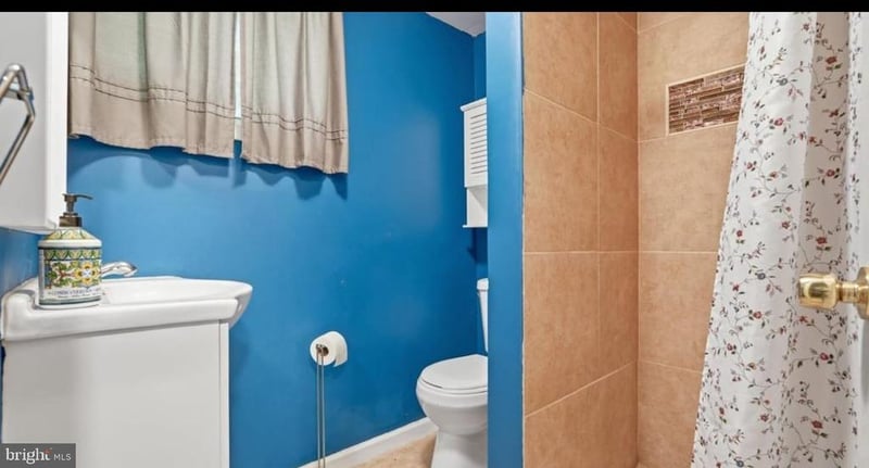 5633 Roundtree Dr, Woodbridge, VA 22193