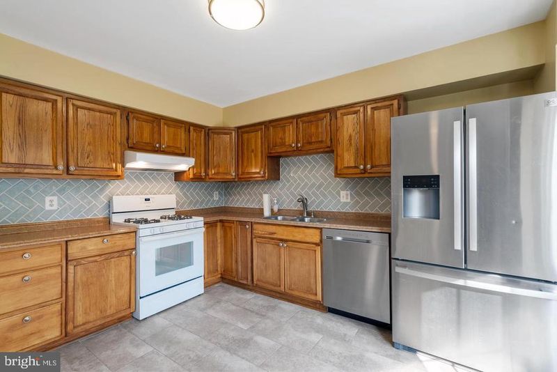 8608 Rocky Gap Ct, Lorton, VA 22079