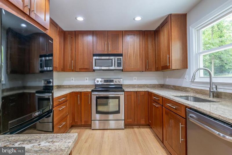 7032 Coventry Rd, Alexandria, VA 22306