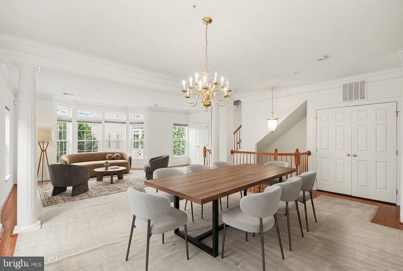 5625 Harrington Falls Ln, Alexandria, VA 22312
