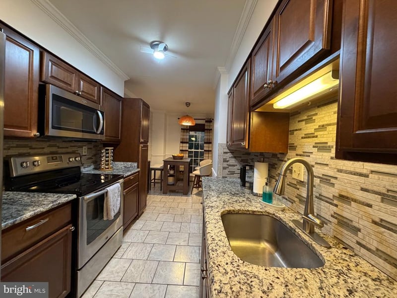 8834 Surveyors Pl, Springfield, VA 22151