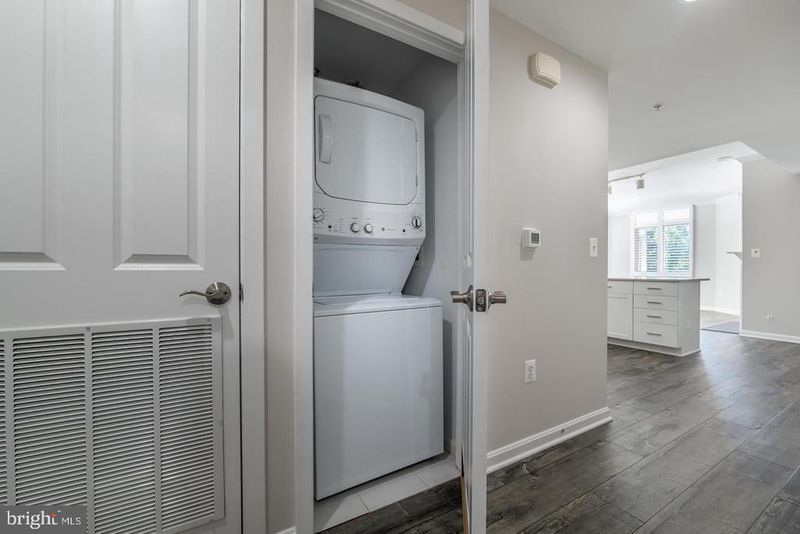 4480 Market Commons Dr #416, Fairfax, VA 22033