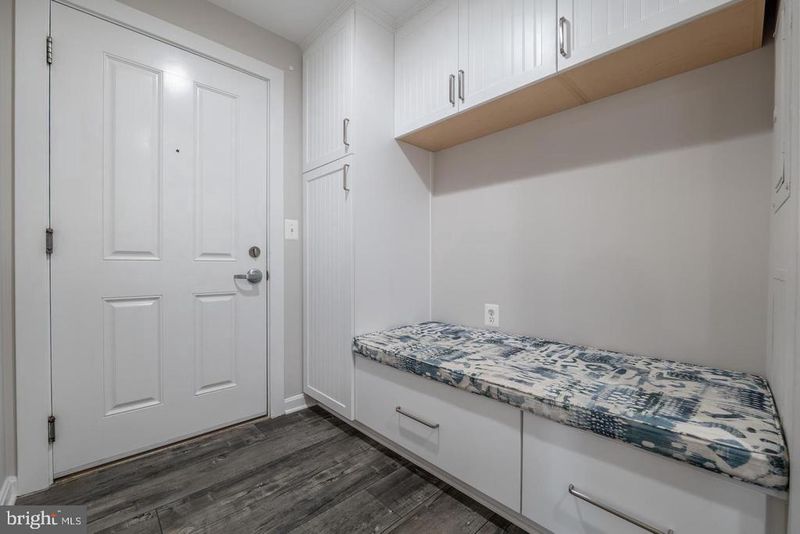 4480 Market Commons Dr #416, Fairfax, VA 22033
