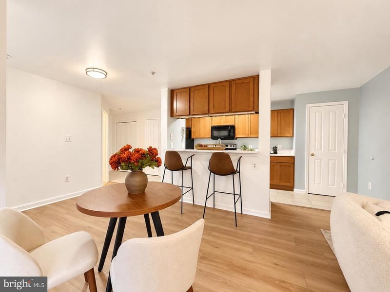 4104 Monument Ct #202, Fairfax, VA 22033