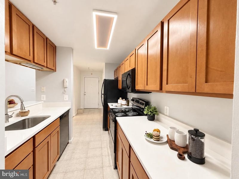 4104 Monument Ct #202, Fairfax, VA 22033