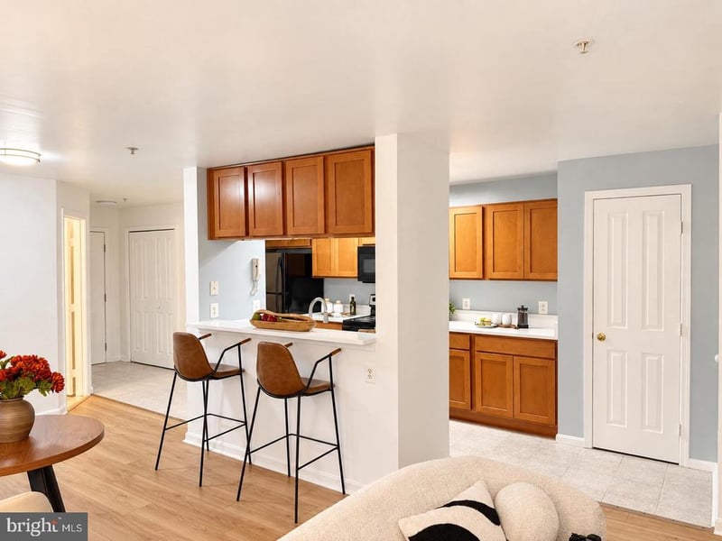 4104 Monument Ct #202, Fairfax, VA 22033