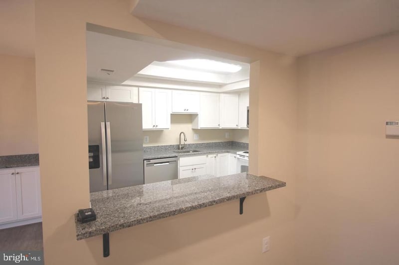 48 Monarch Dr, Sterling, VA 20164
