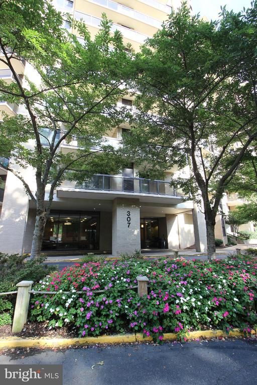 307 Yoakum Pw #1701, Alexandria, VA 22304