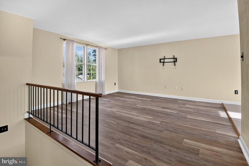 110 N Garfield Rd, Sterling, VA 20164