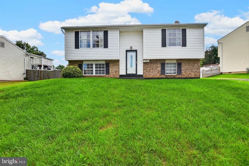 110 N Garfield Rd, Sterling, VA 20164