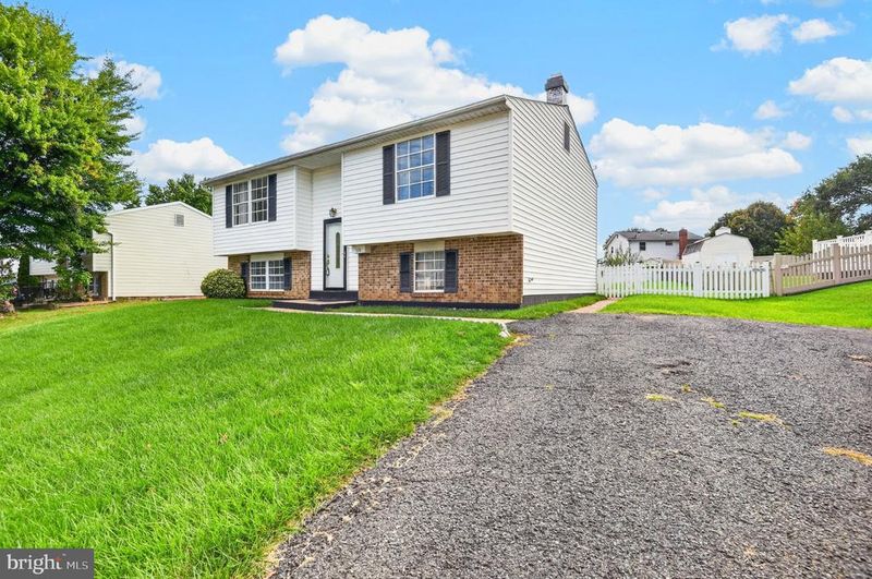 110 N Garfield Rd, Sterling, VA 20164