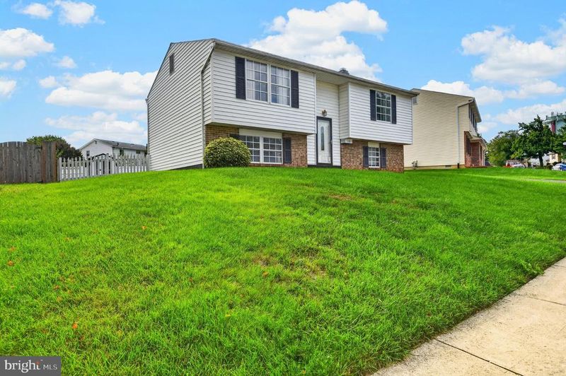 110 N Garfield Rd, Sterling, VA 20164