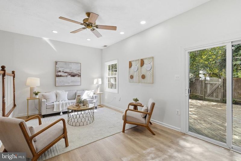 9943 Capperton Dr, Oakton, VA 22124