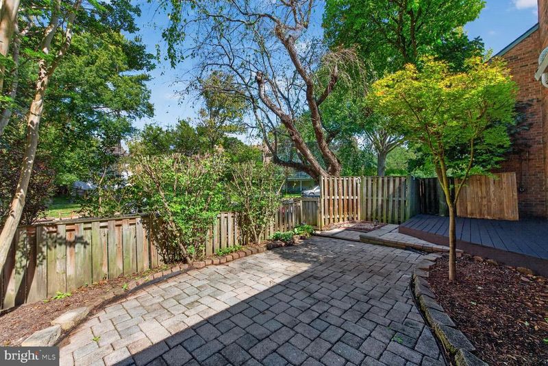 10903 Knights Bridge Ct, Reston, VA 20190