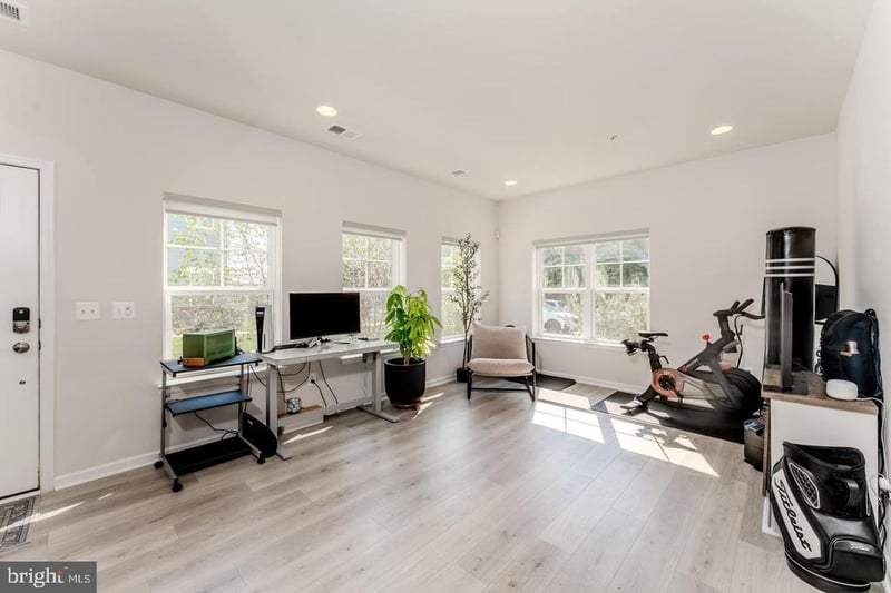 14301 Summit View Ln, Rockville, MD 20850