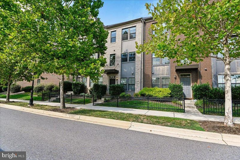 6402 47th St, Riverdale, MD 20737